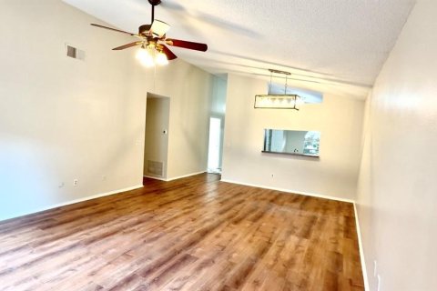 House in Orlando, Florida 3 bedrooms, 135.45 sq.m. № 1917477 - photo 5