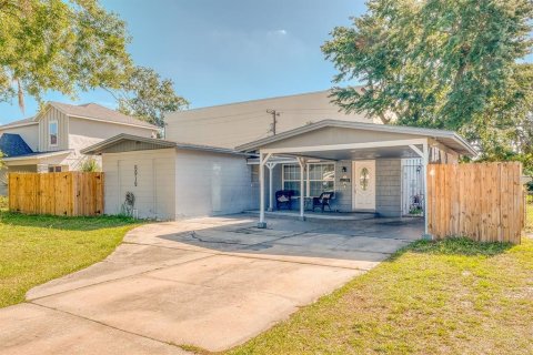 House in Orlando, Florida 3 bedrooms, 119.29 sq.m. № 2206450