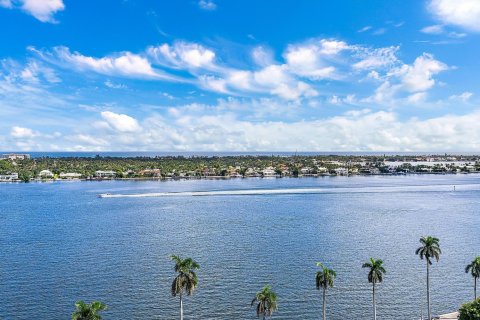 Condo in West Palm Beach, Florida, 2 bedrooms  № 869153 - photo 1