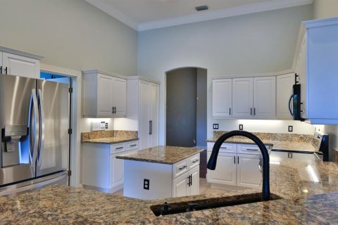 House in Port Orange, Florida 4 bedrooms, 266.07 sq.m. № 2210309 - photo 13