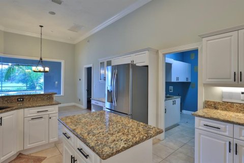 House in Port Orange, Florida 4 bedrooms, 266.07 sq.m. № 2210309 - photo 12