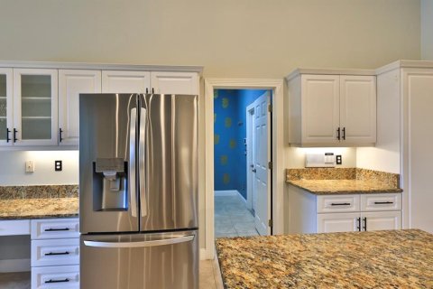 House in Port Orange, Florida 4 bedrooms, 266.07 sq.m. № 2210309 - photo 14