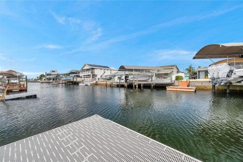 House in Hudson, Florida 4 bedrooms, 148.55 sq.m. № 1813618 - photo 12