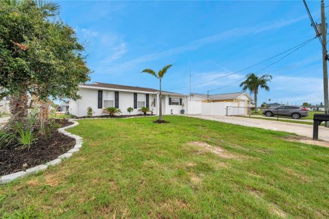 House in Hudson, Florida 4 bedrooms, 148.55 sq.m. № 1813618 - photo 4