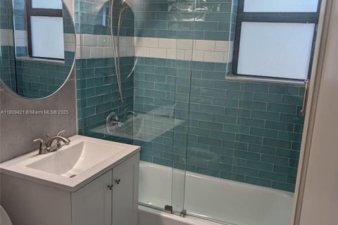Casa en venta en Fort Lauderdale, Florida, 2 dormitorios, 113.43 m2 № 1749899 - foto 2