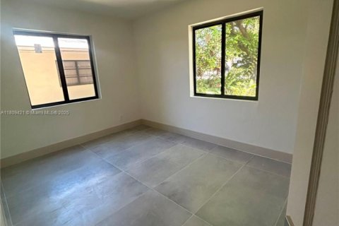 Casa en venta en Fort Lauderdale, Florida, 2 dormitorios, 113.43 m2 № 1749899 - foto 12