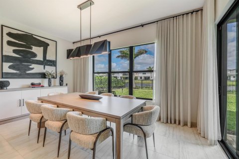House in Boca Raton, Florida 5 bedrooms, 342.53 sq.m. № 2086541 - photo 18