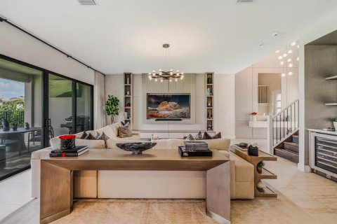 House in Boca Raton, Florida 5 bedrooms, 342.53 sq.m. № 2086541 - photo 10