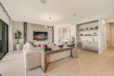House in Boca Raton, Florida 5 bedrooms, 342.53 sq.m. № 2086541 - photo 11