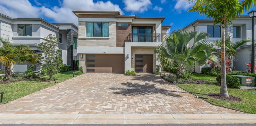 House in Boca Raton, Florida 5 bedrooms, 342.53 sq.m. № 2086541