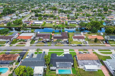 Villa ou maison à vendre à Miami, Floride: 3 chambres, 137.12 m2 № 1872504 - photo 8