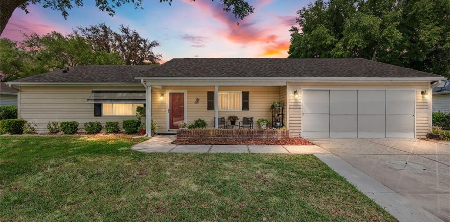 House in Dunnellon, Florida 2 bedrooms, 154.59 sq.m. № 1734130