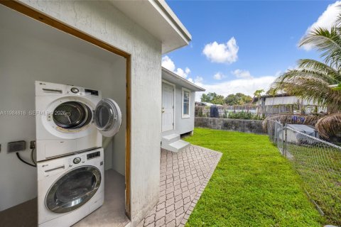 Купить коммерческую недвижимость в Майами, Флорида 125.79м2, № 2050847 - фото 6