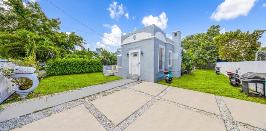 Коммерческая недвижимость в Майами, Флорида 125.79м2 № 2050847