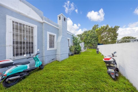 Купить коммерческую недвижимость в Майами, Флорида 125.79м2, № 2050847 - фото 4