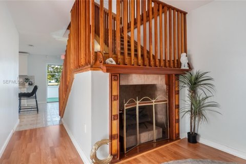 Casa en venta en Sunrise, Florida, 5 dormitorios, 261.98 m2 № 2027199 - foto 6