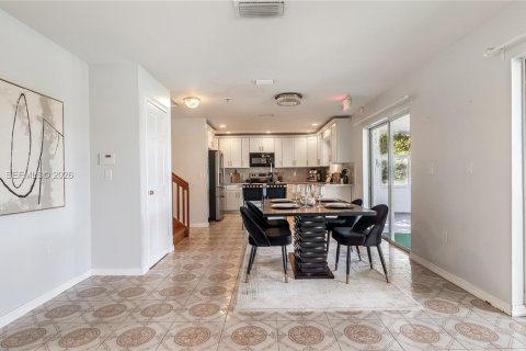 Casa en venta en Sunrise, Florida, 5 dormitorios, 261.98 m2 № 2027199 - foto 11