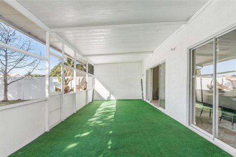 Casa en venta en Sunrise, Florida, 5 dormitorios, 261.98 m2 № 2027199 - foto 18