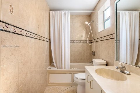 Casa en venta en Sunrise, Florida, 5 dormitorios, 261.98 m2 № 2027199 - foto 25