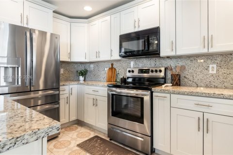 Casa en venta en Sunrise, Florida, 5 dormitorios, 261.98 m2 № 2027199 - foto 13