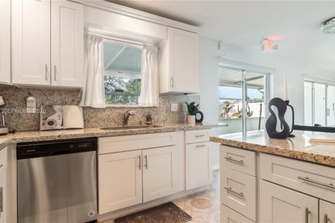 Casa en venta en Sunrise, Florida, 5 dormitorios, 261.98 m2 № 2027199 - foto 14