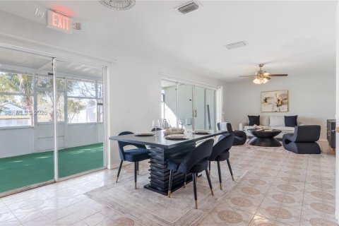 Casa en venta en Sunrise, Florida, 5 dormitorios, 261.98 m2 № 2027199 - foto 15