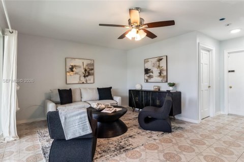 Casa en venta en Sunrise, Florida, 5 dormitorios, 261.98 m2 № 2027199 - foto 10