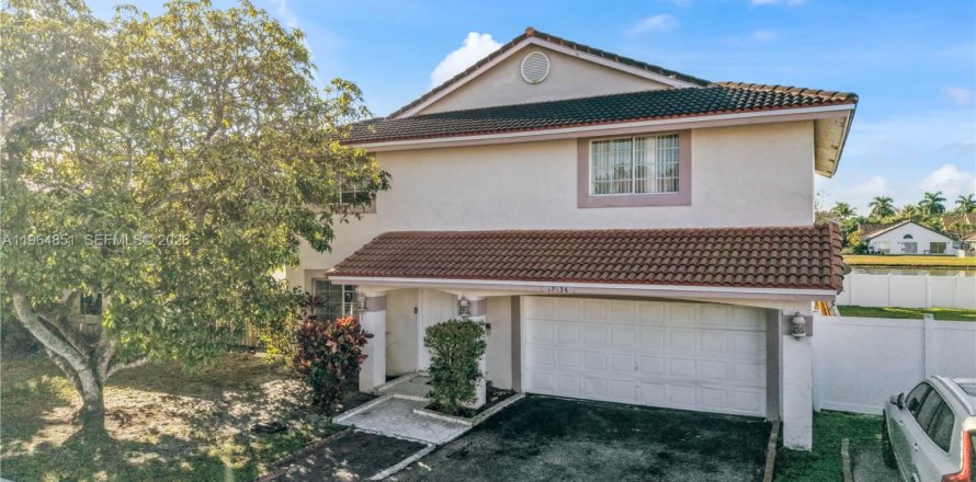 Casa en Sunrise, Florida 5 dormitorios, 261.98 m2 № 2027199