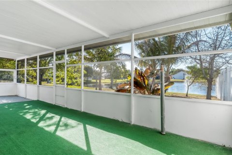 Casa en venta en Sunrise, Florida, 5 dormitorios, 261.98 m2 № 2027199 - foto 17