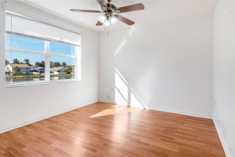Casa en venta en Sunrise, Florida, 5 dormitorios, 261.98 m2 № 2027199 - foto 24