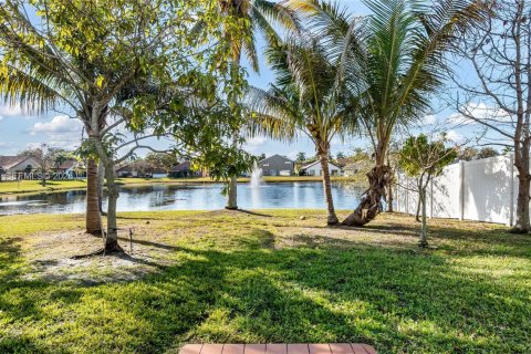 Casa en venta en Sunrise, Florida, 5 dormitorios, 261.98 m2 № 2027199 - foto 19