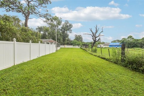 House in New Port Richey, Florida 3 bedrooms, 167.22 sq.m. № 1915043 - photo 25