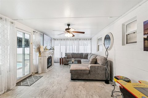 House in New Port Richey, Florida 3 bedrooms, 167.22 sq.m. № 1915043 - photo 21