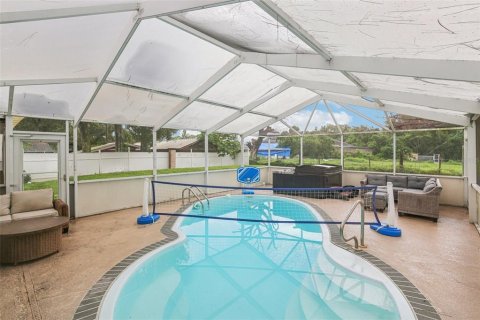 House in New Port Richey, Florida 3 bedrooms, 167.22 sq.m. № 1915043 - photo 11