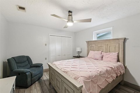 House in New Port Richey, Florida 3 bedrooms, 167.22 sq.m. № 1915043 - photo 14