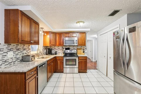 House in New Port Richey, Florida 3 bedrooms, 167.22 sq.m. № 1915043 - photo 6