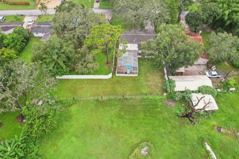 House in New Port Richey, Florida 3 bedrooms, 167.22 sq.m. № 1915043 - photo 12