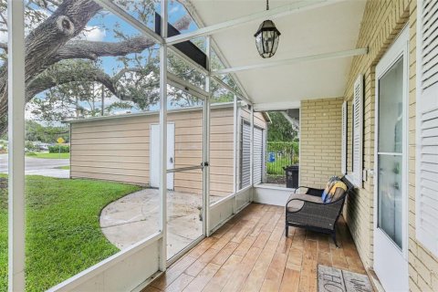 House in New Port Richey, Florida 3 bedrooms, 167.22 sq.m. № 1915043 - photo 2