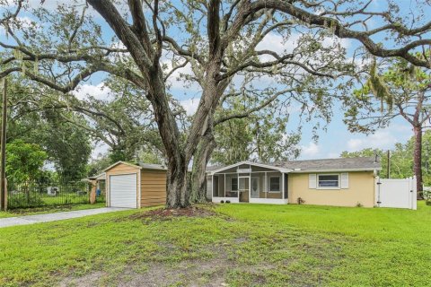 House in New Port Richey, Florida 3 bedrooms, 167.22 sq.m. № 1915043 - photo 1