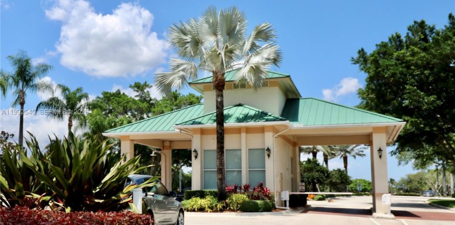 Casa en Weston, Florida 3 dormitorios, 197.05 m2 № 2063059