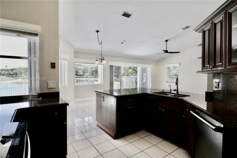 Casa en alquiler en Weston, Florida, 3 dormitorios, 197.05 m2 № 2063059 - foto 22