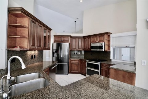 Casa en alquiler en Weston, Florida, 3 dormitorios, 197.05 m2 № 2063059 - foto 19