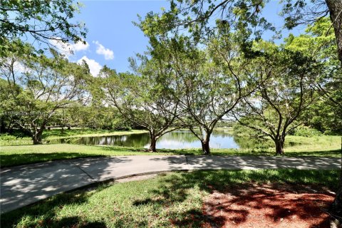 Casa en alquiler en Weston, Florida, 3 dormitorios, 197.05 m2 № 2063059 - foto 4