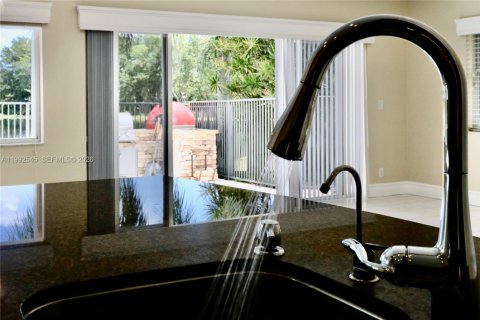 Casa en alquiler en Weston, Florida, 3 dormitorios, 197.05 m2 № 2063059 - foto 20