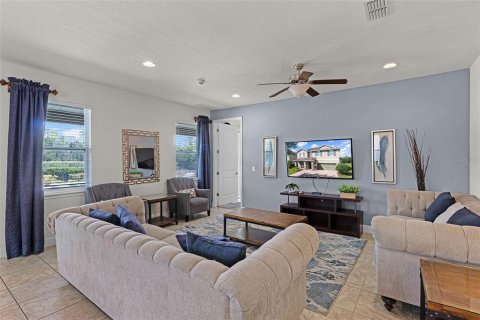 House in Kissimmee, Florida 8 bedrooms, 335.56 sq.m. № 1690934 - photo 14