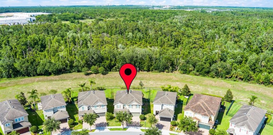 House in Kissimmee, Florida 8 bedrooms, 335.56 sq.m. № 1690934