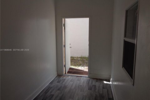 Снять в аренду виллу или дом в Хомстед, Флорида 1 спальня, 179.12м2, № 2032036 - фото 7