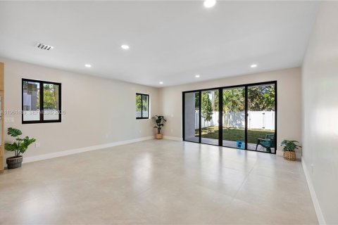 Купить таунхаус в Форт-Лодердейл, Флорида 5 спален, 234.02м2, № 2023383 - фото 13