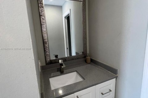 Copropriété à vendre à North Miami Beach, Floride: 1 chambre, 60.57 m2 № 2004277 - photo 5