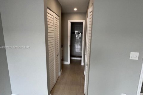 Copropriété à vendre à North Miami Beach, Floride: 1 chambre, 60.57 m2 № 2004277 - photo 4